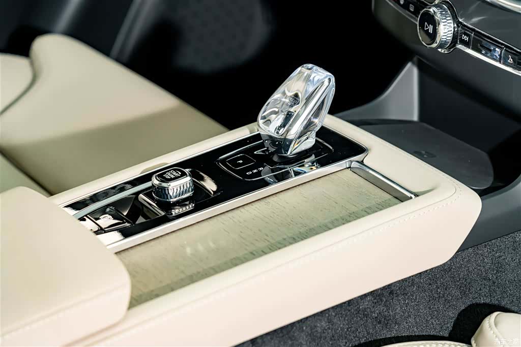 Volvo XC90, 2026 19