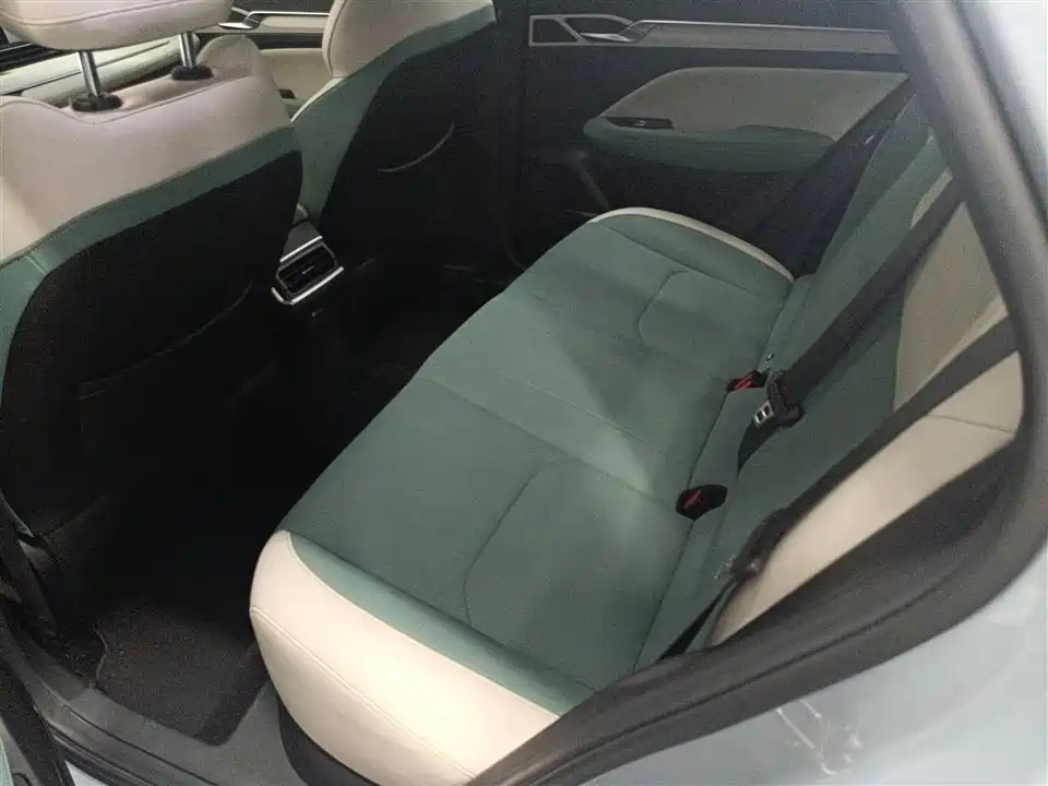 Geely Emgrand L HiP Geely Emgrand L HiP