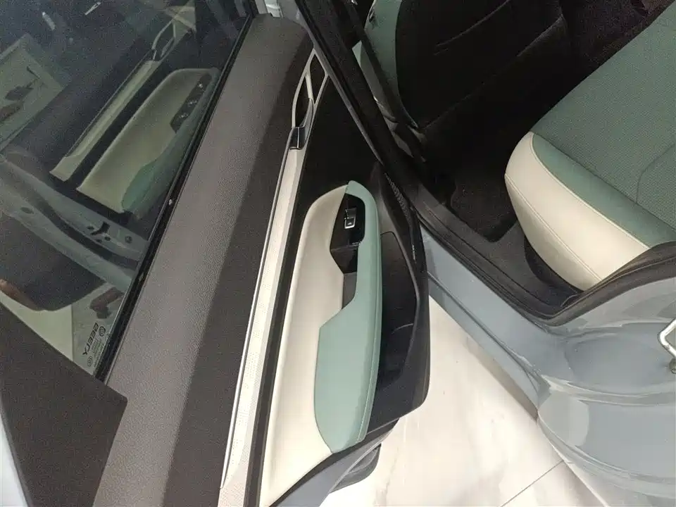 Geely Emgrand L HiP Geely Emgrand L HiP