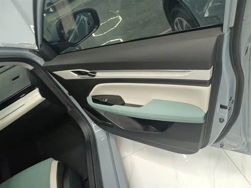 Geely Emgrand L HiP Geely Emgrand L HiP