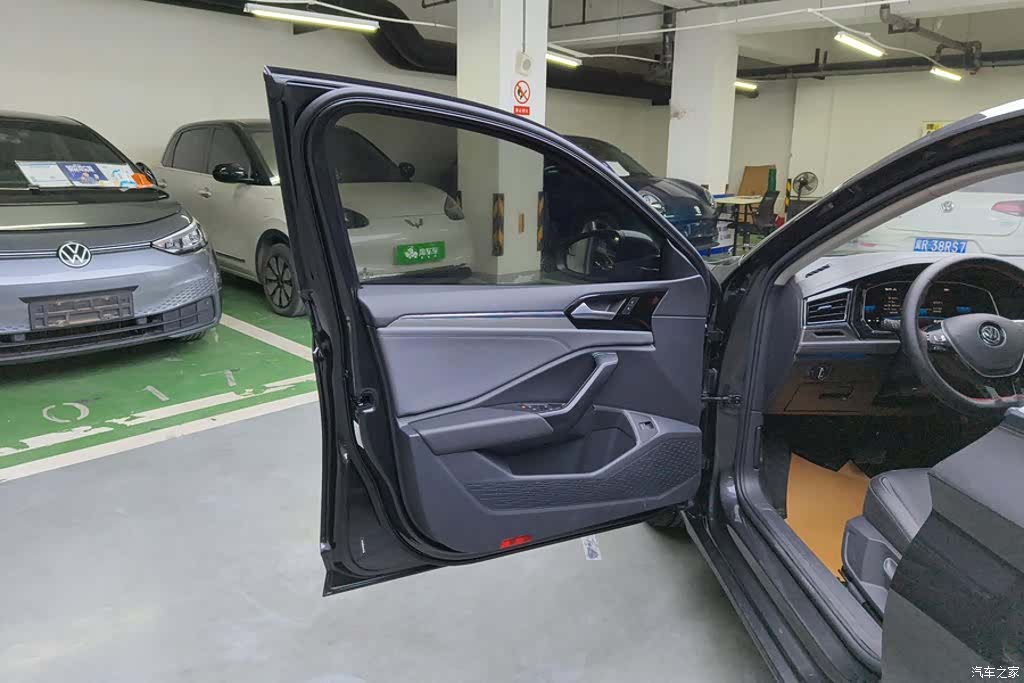 Volkswagen Sagitar, 2022 7