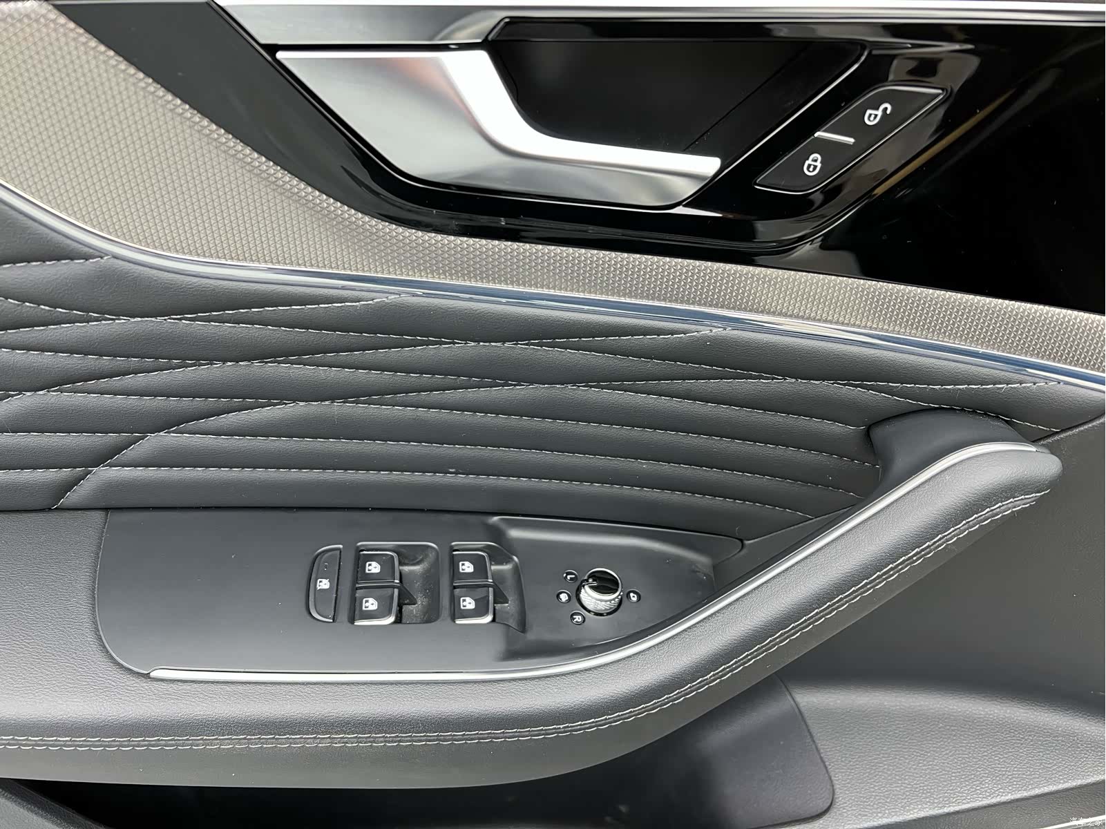 Hongqi HS5, 2023 3