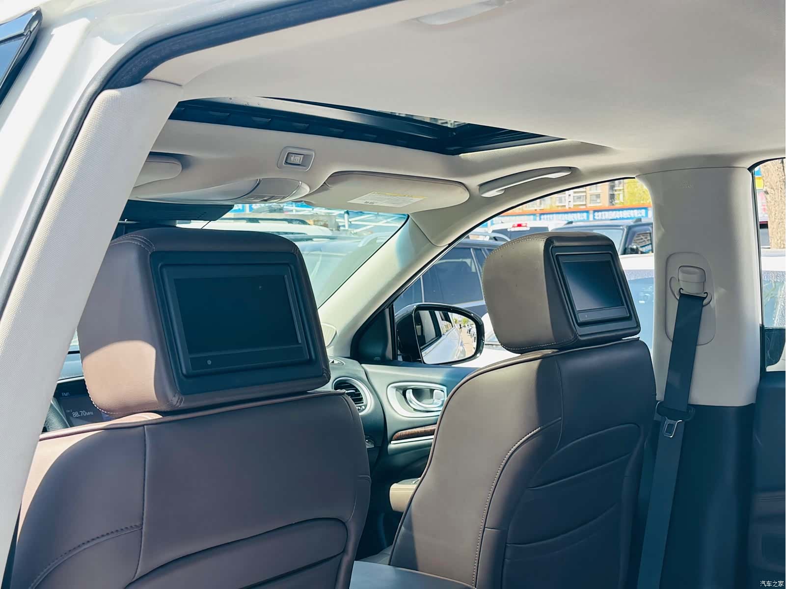 Infiniti JX35, 2014 17