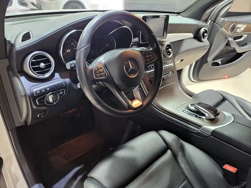 Mercedes-Benz GLC Mercedes-Benz GLC