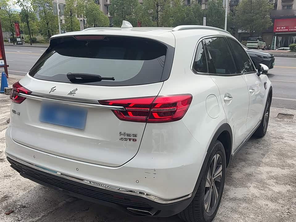 Hongqi HS5