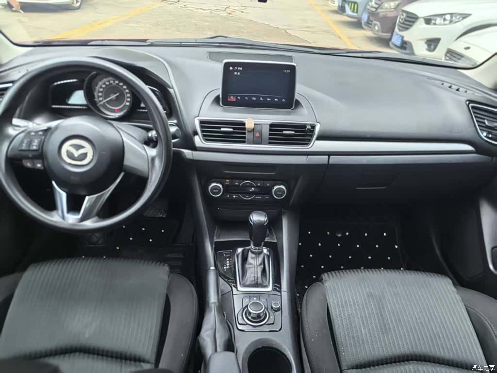 Mazda Mazda3, 2015 12