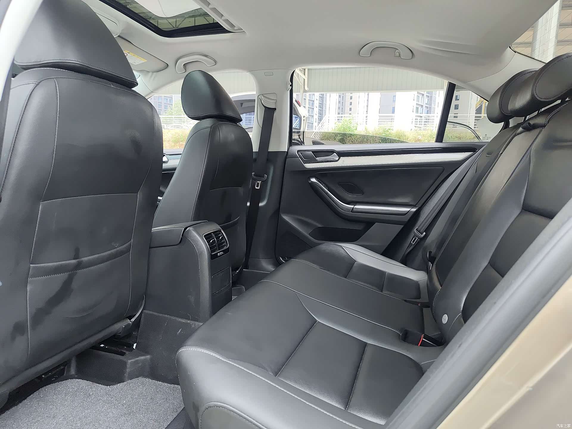 Volkswagen Sagitar, 2016 14