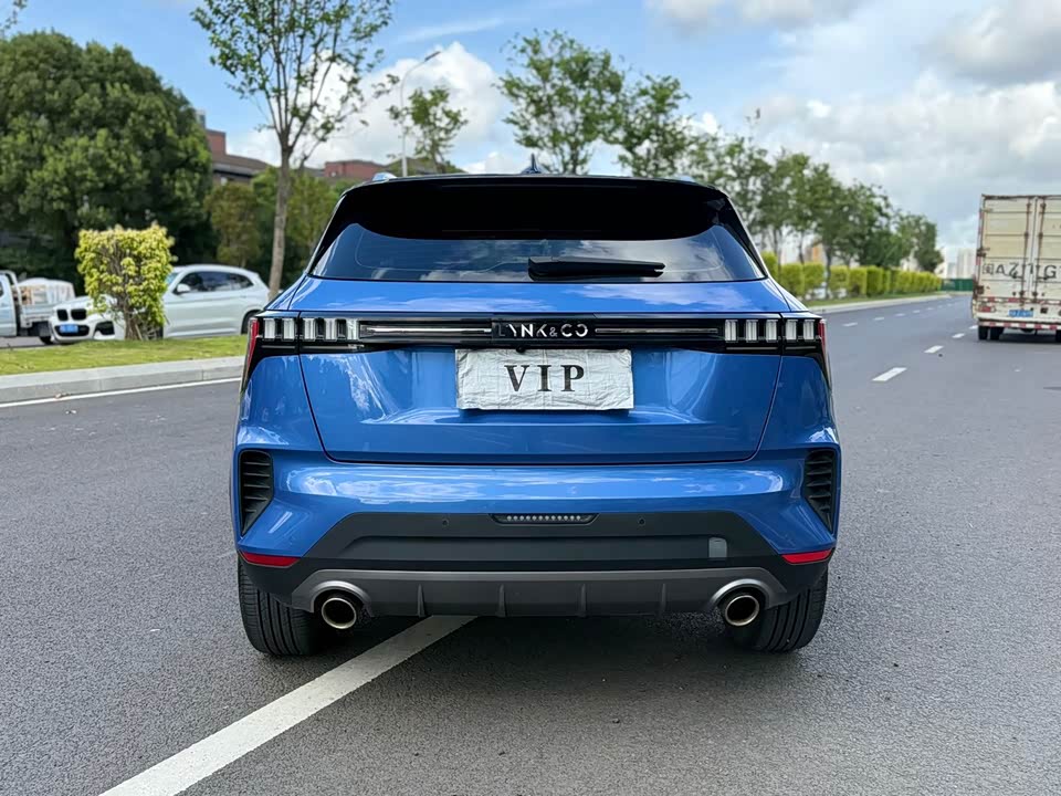 Lynk & Co 06