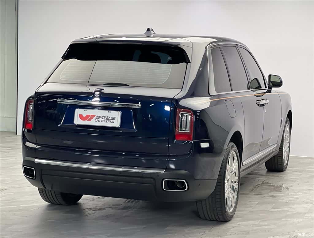 Rolls-Royce Cullinan, 2022 4