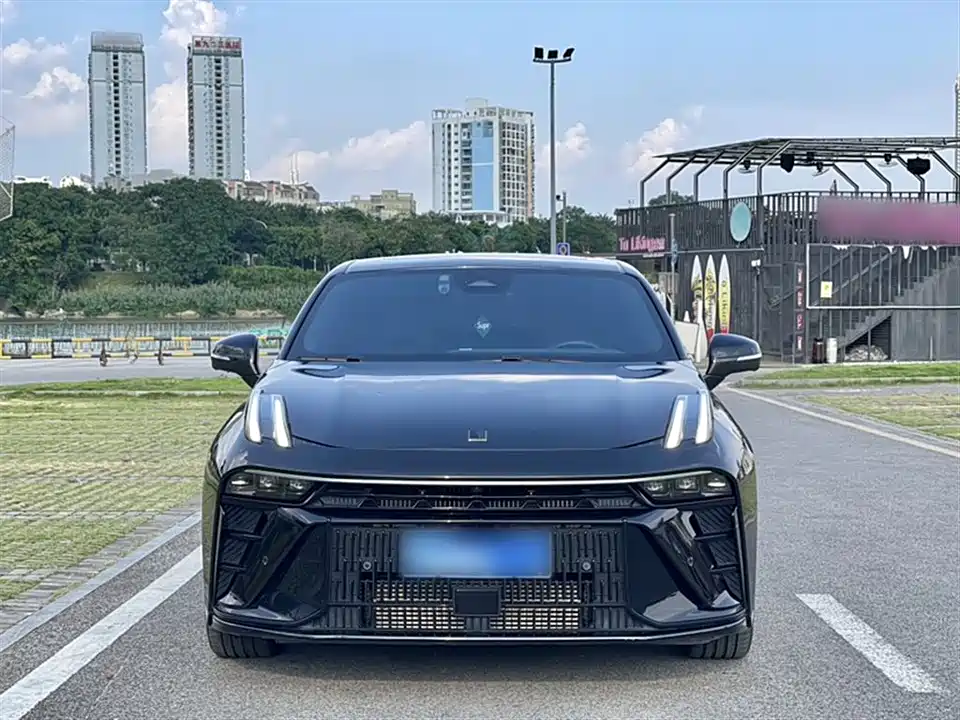 Lynk & Co 03