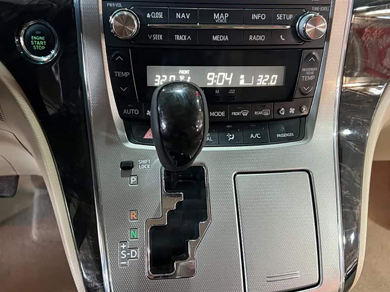 Toyota Alphard 2016, фото 19