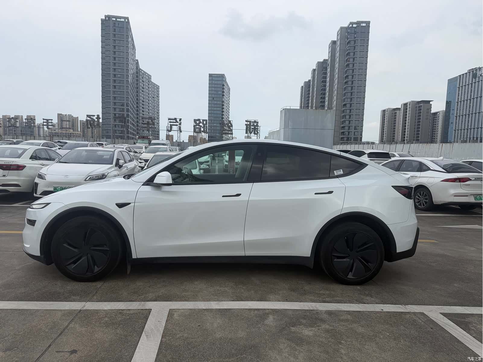 Tesla Model Y, 2025 4