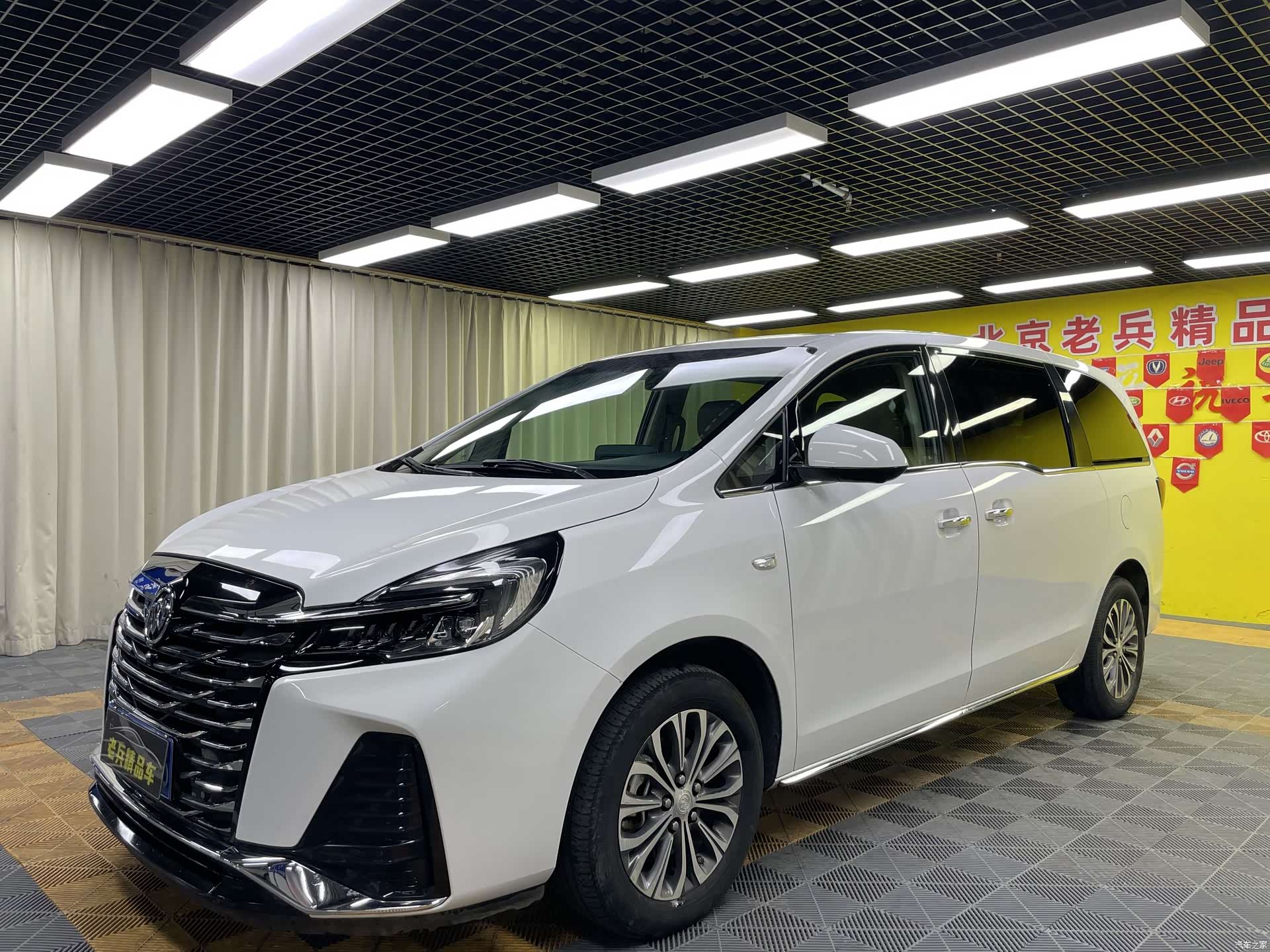 Buick GL8, 2023 1
