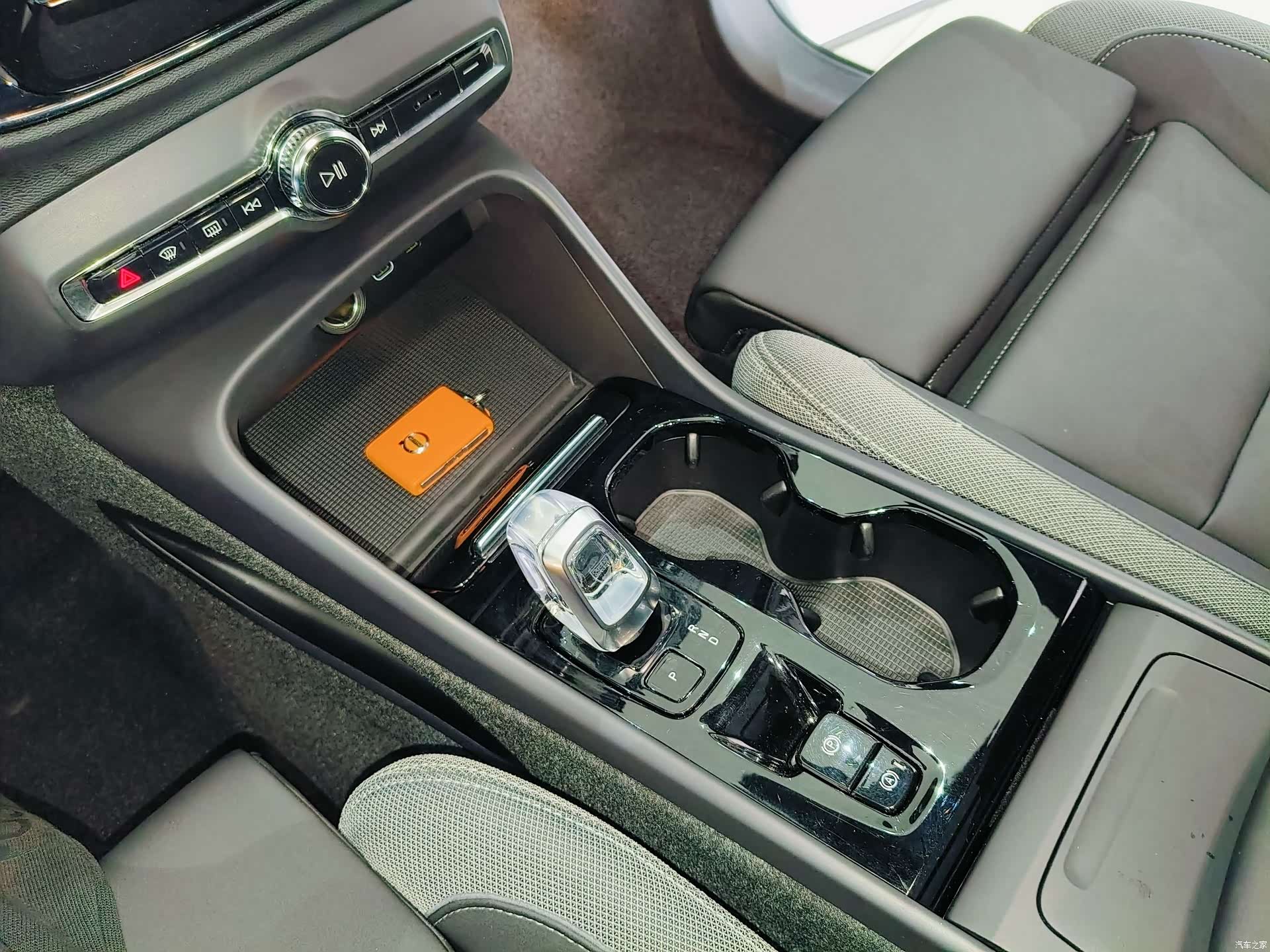 Volvo XC40, 2023 11