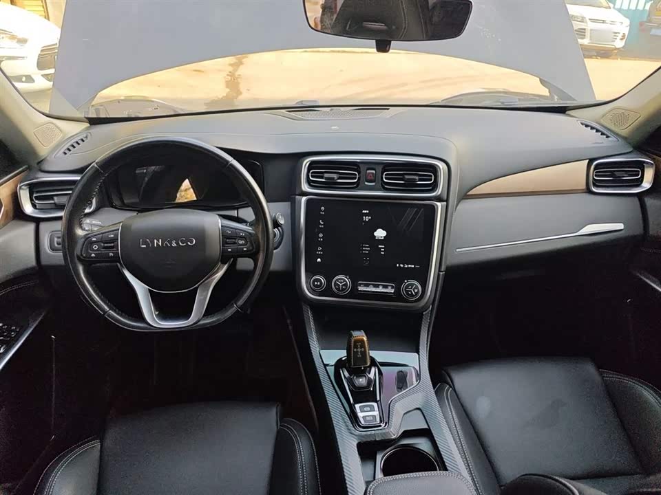 Lynk & Co 01