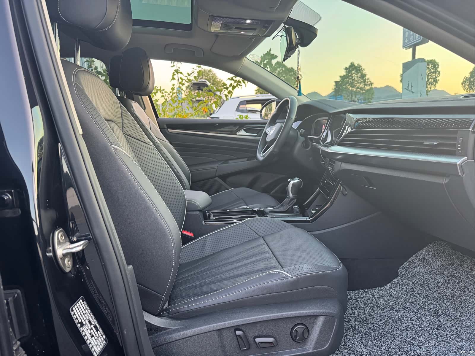Volkswagen Passat, 2023 9