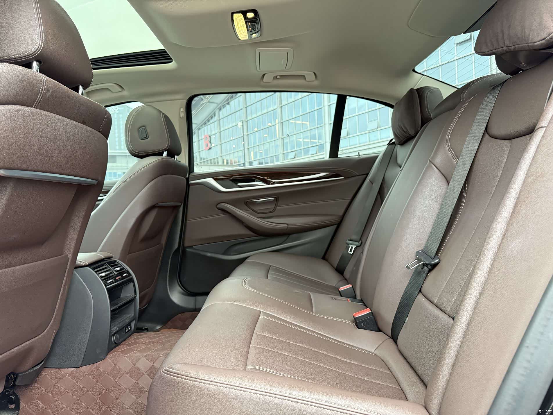 BMW 5 Series, 2020 11