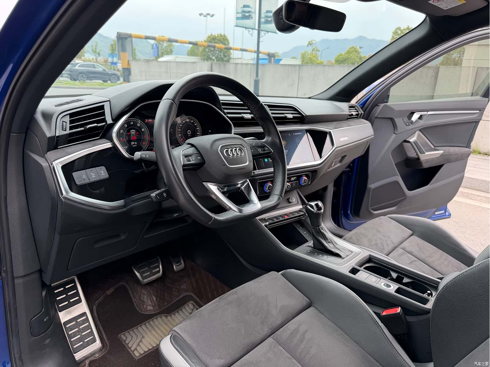 Audi Q3, 2022 10