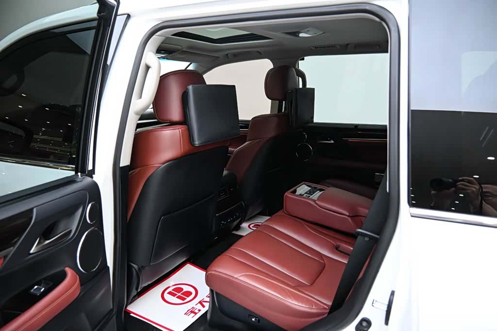 Lexus LX, 2019 11