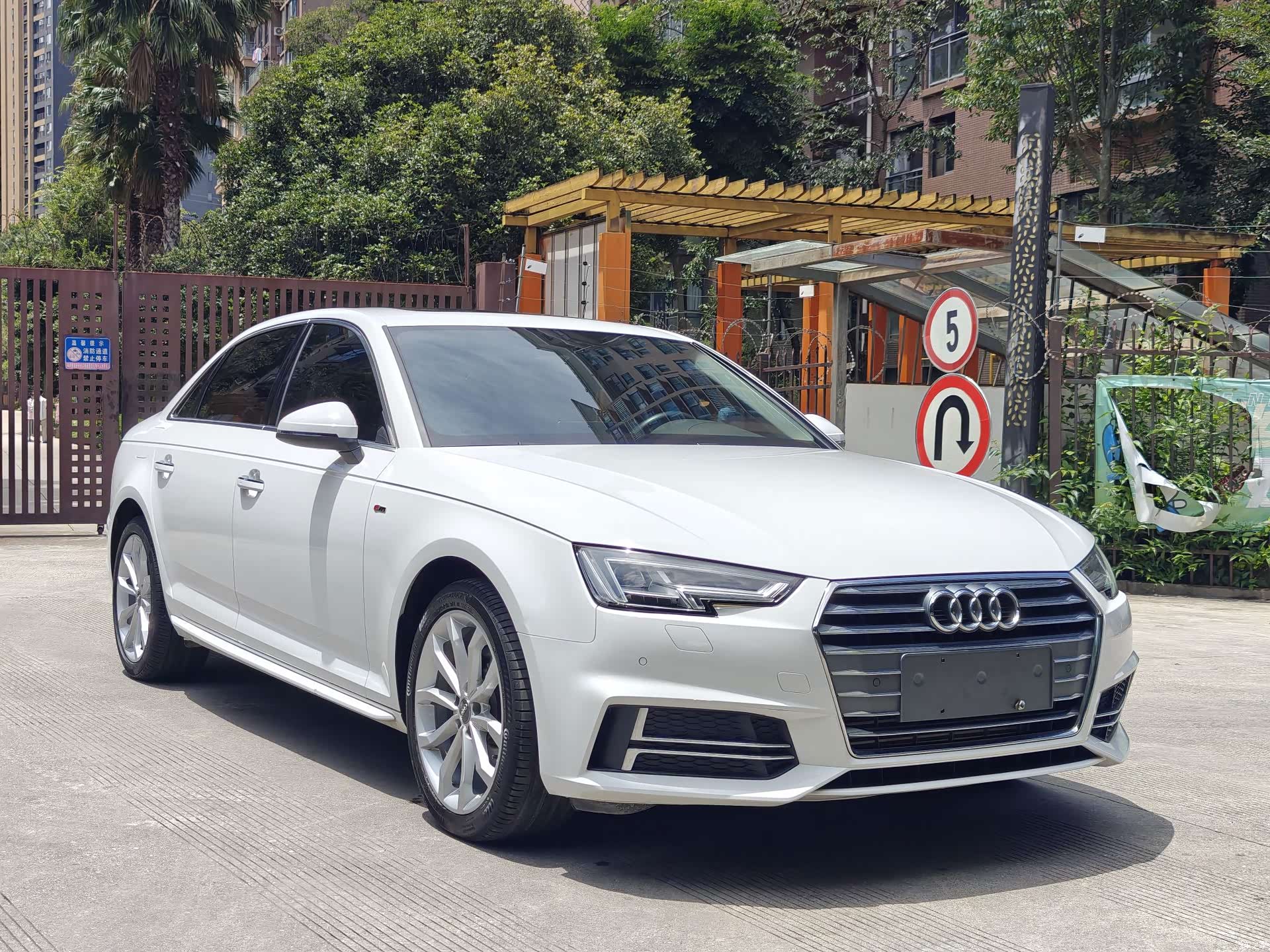 Audi A4L, 2018 3