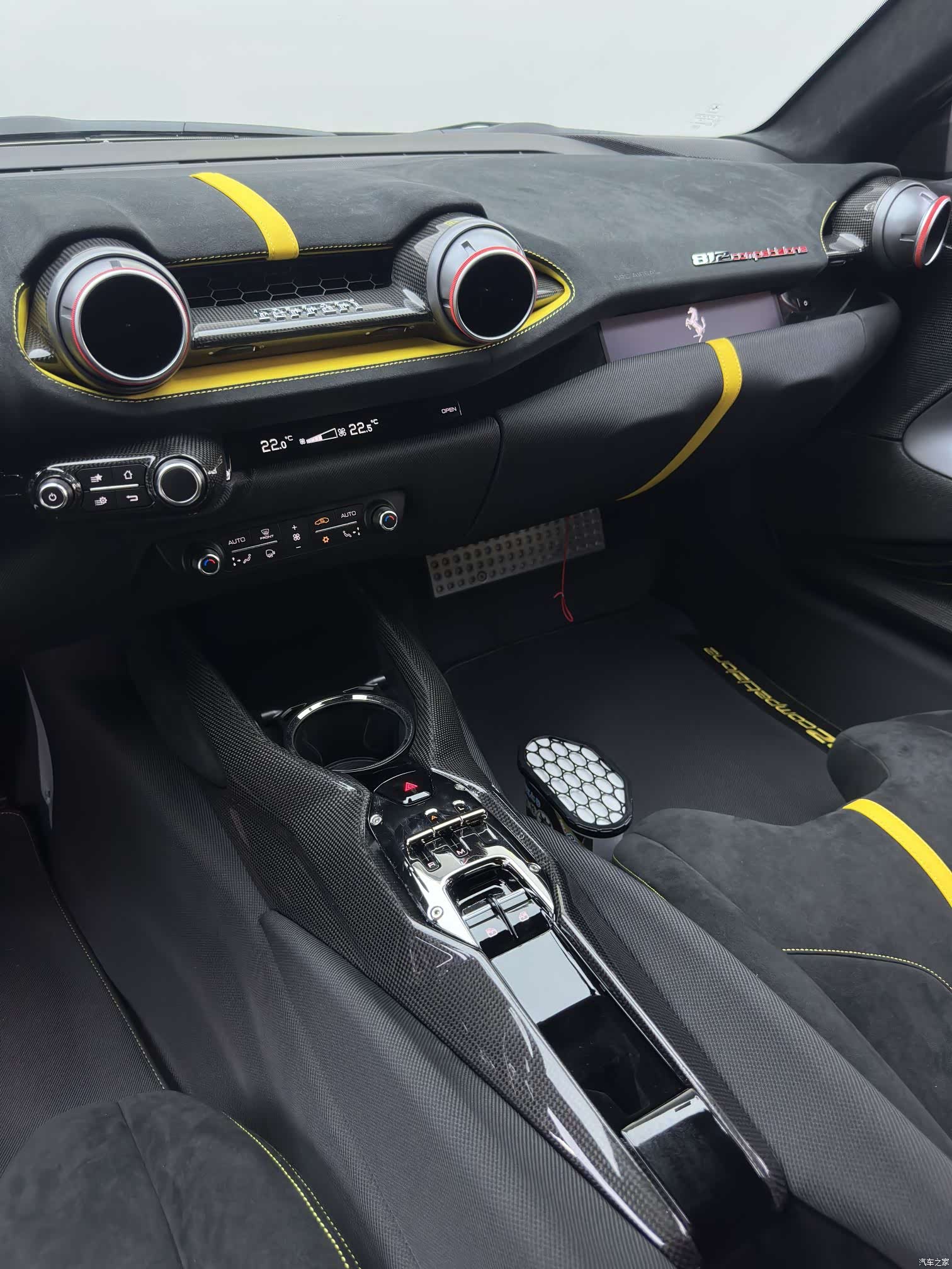 Ferrari 812, 2023 28