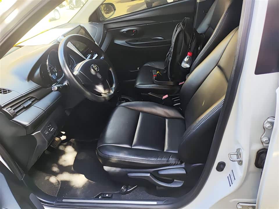 Toyota YARiS L to enjoy