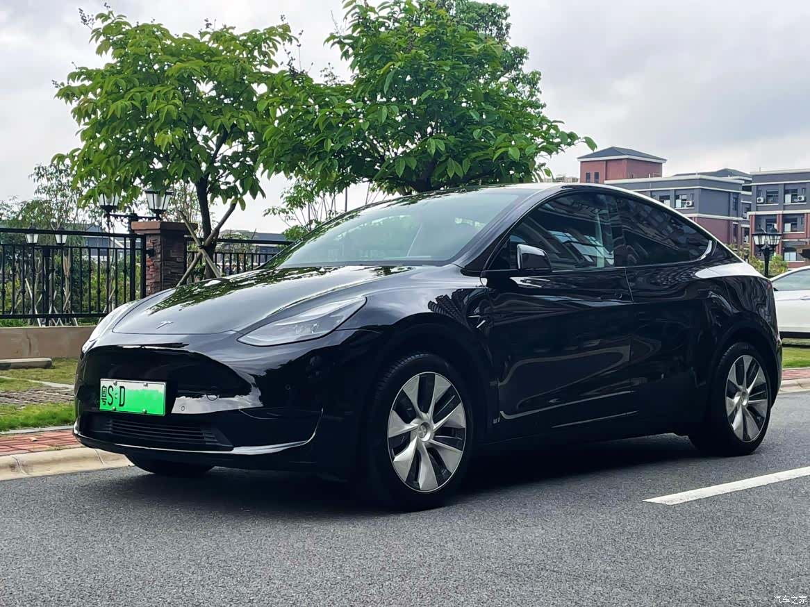 Tesla Model Y, 2023 9