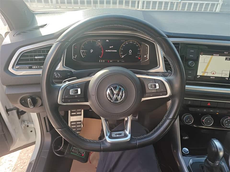 Volkswagen T-ROC exploring Songs