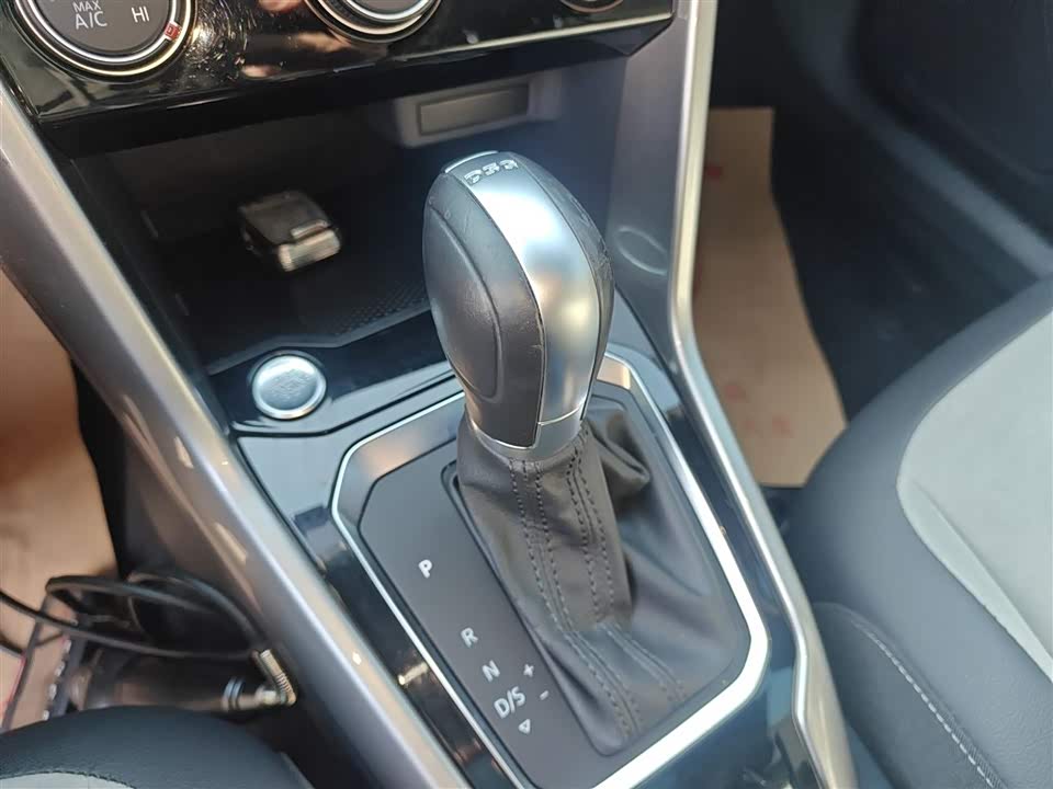 Volkswagen T-ROC exploring Songs