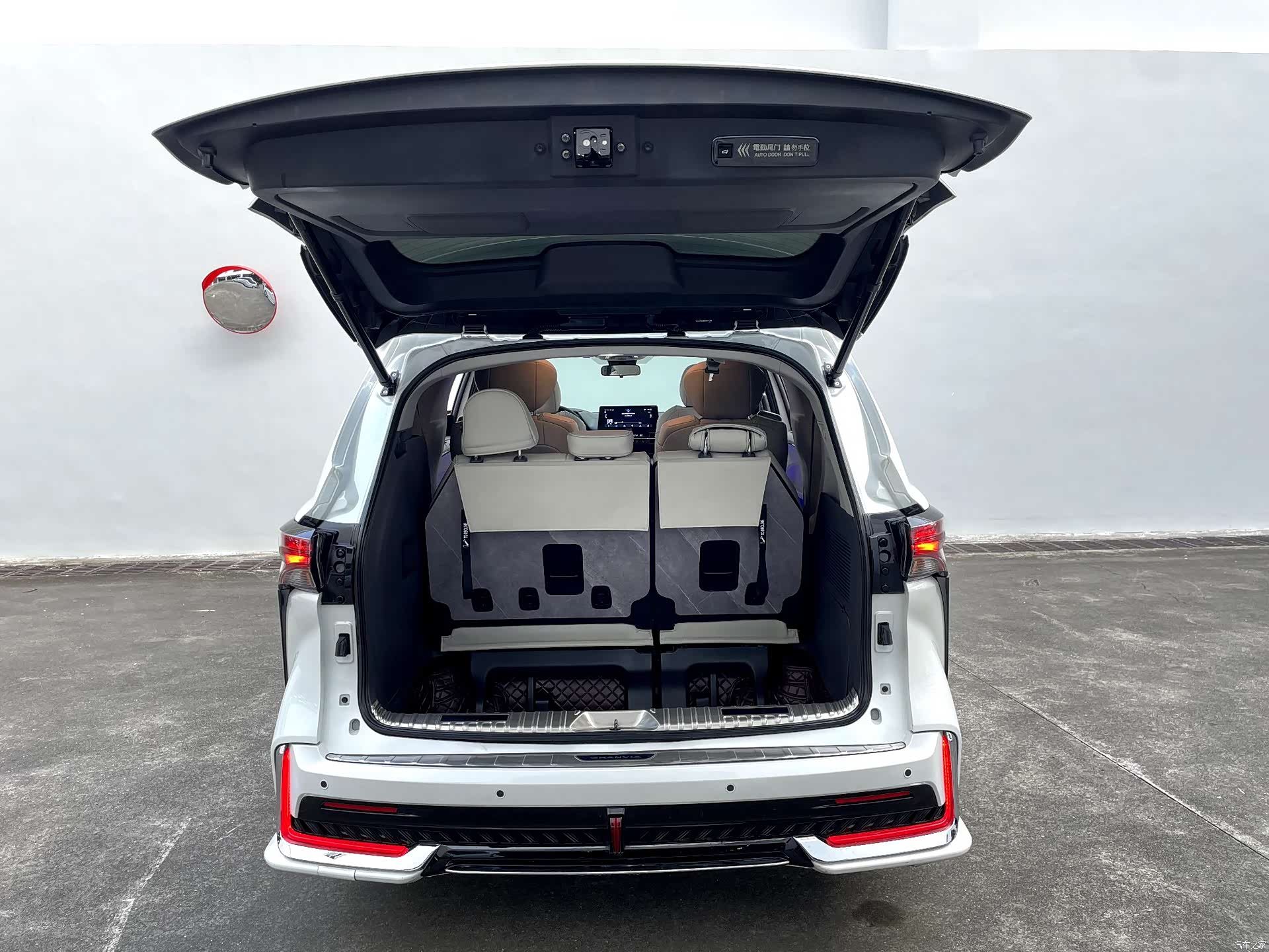 Toyota Granvia, 2025 31