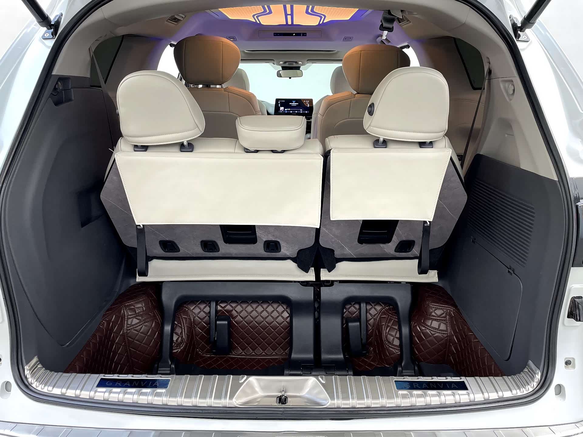 Toyota Granvia, 2025 34