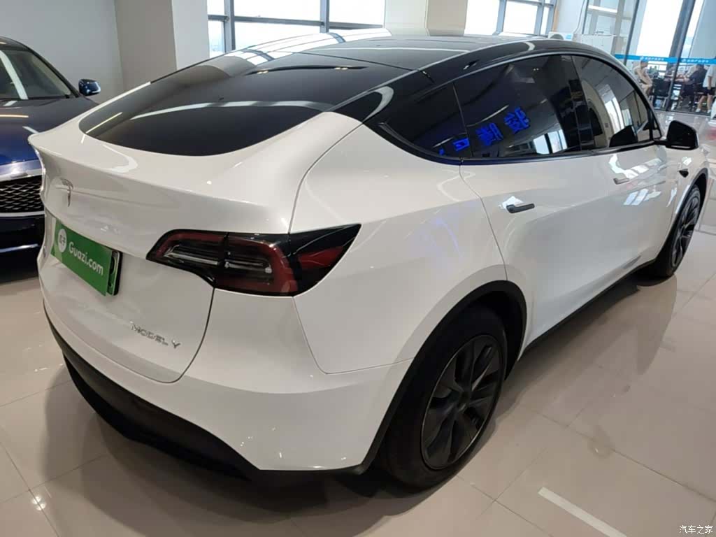 Tesla Model Y, 2024 7