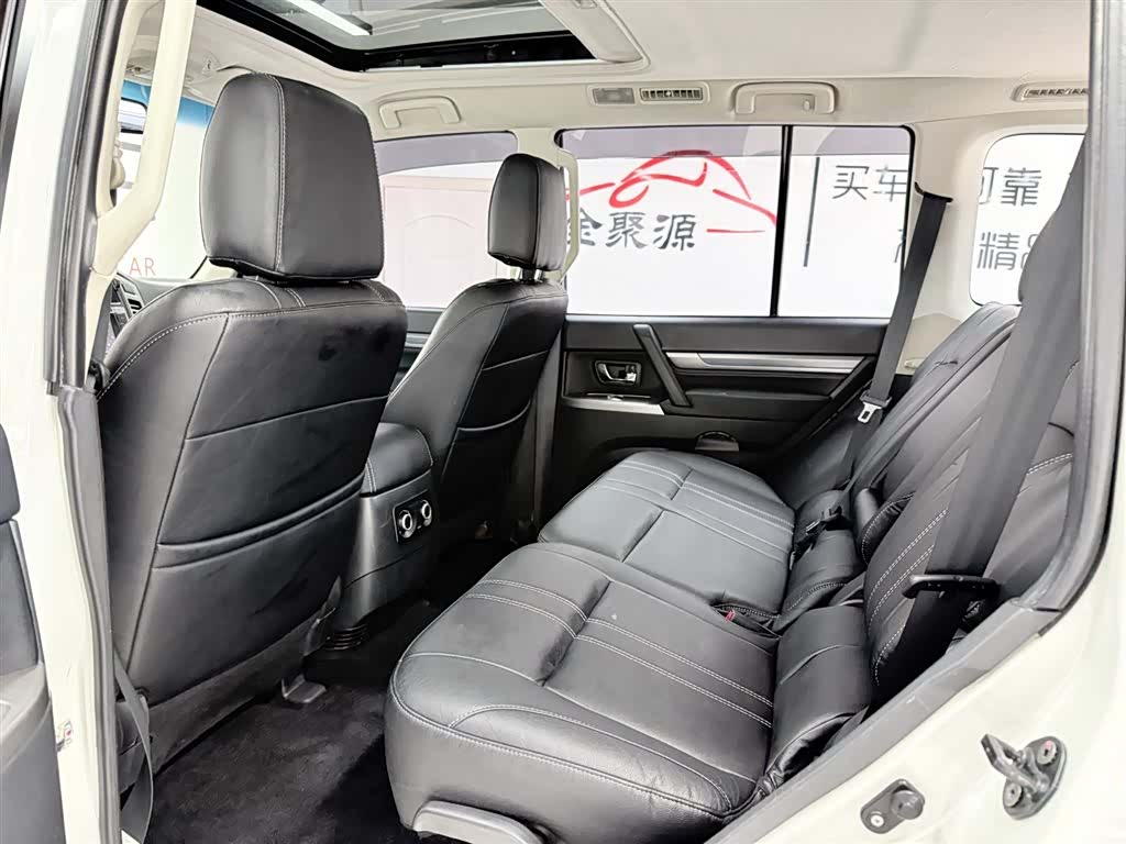 Mitsubishi Pajero, 2016 10