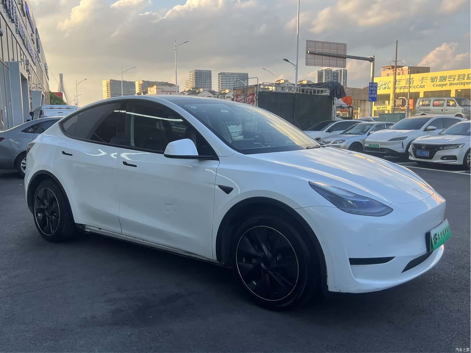 Tesla Model Y, 2023 4