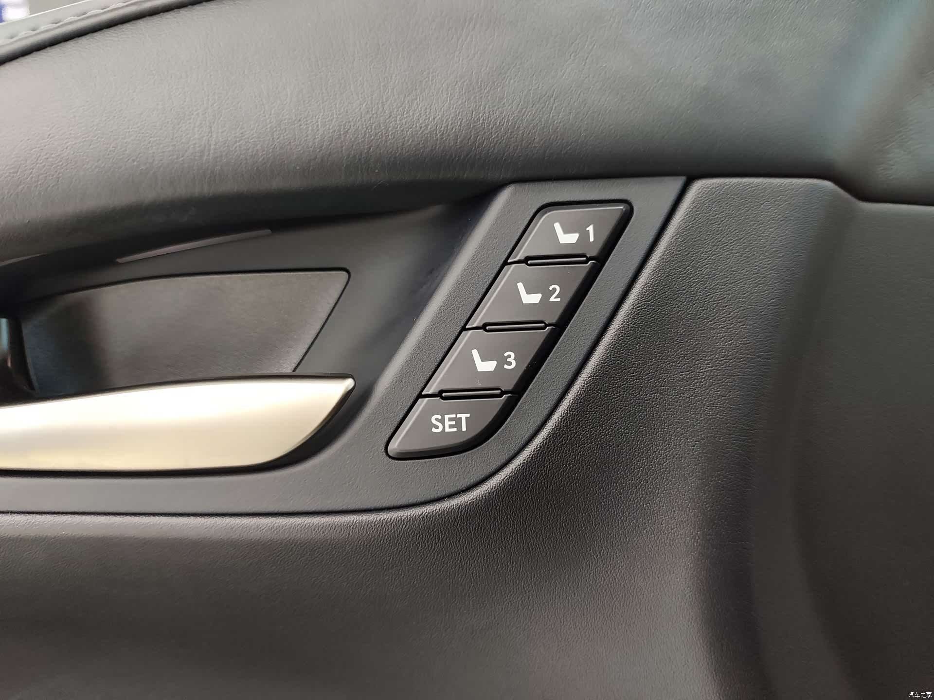 Lexus LX, 2017 16