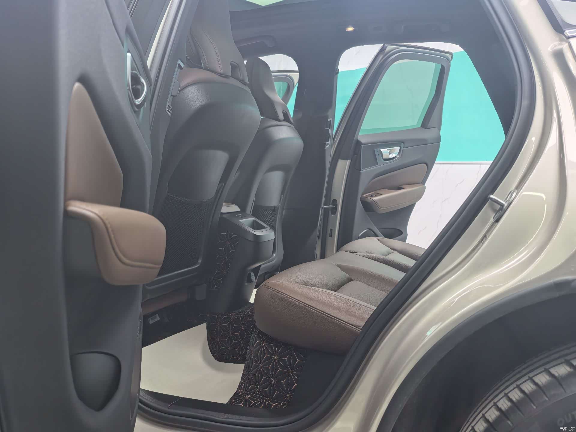 Volvo XC60, 2023 10