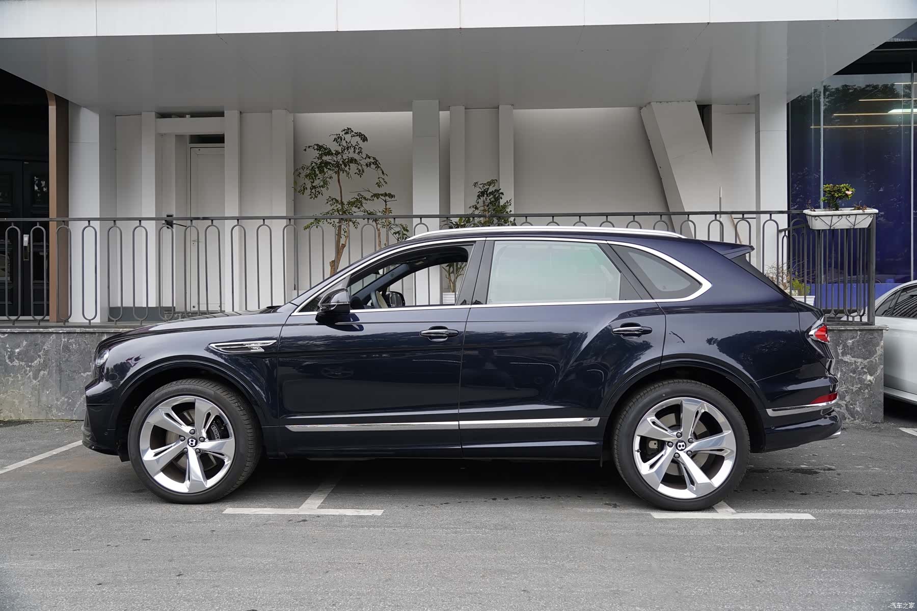 Bentley Bentayga, 2024 все фото