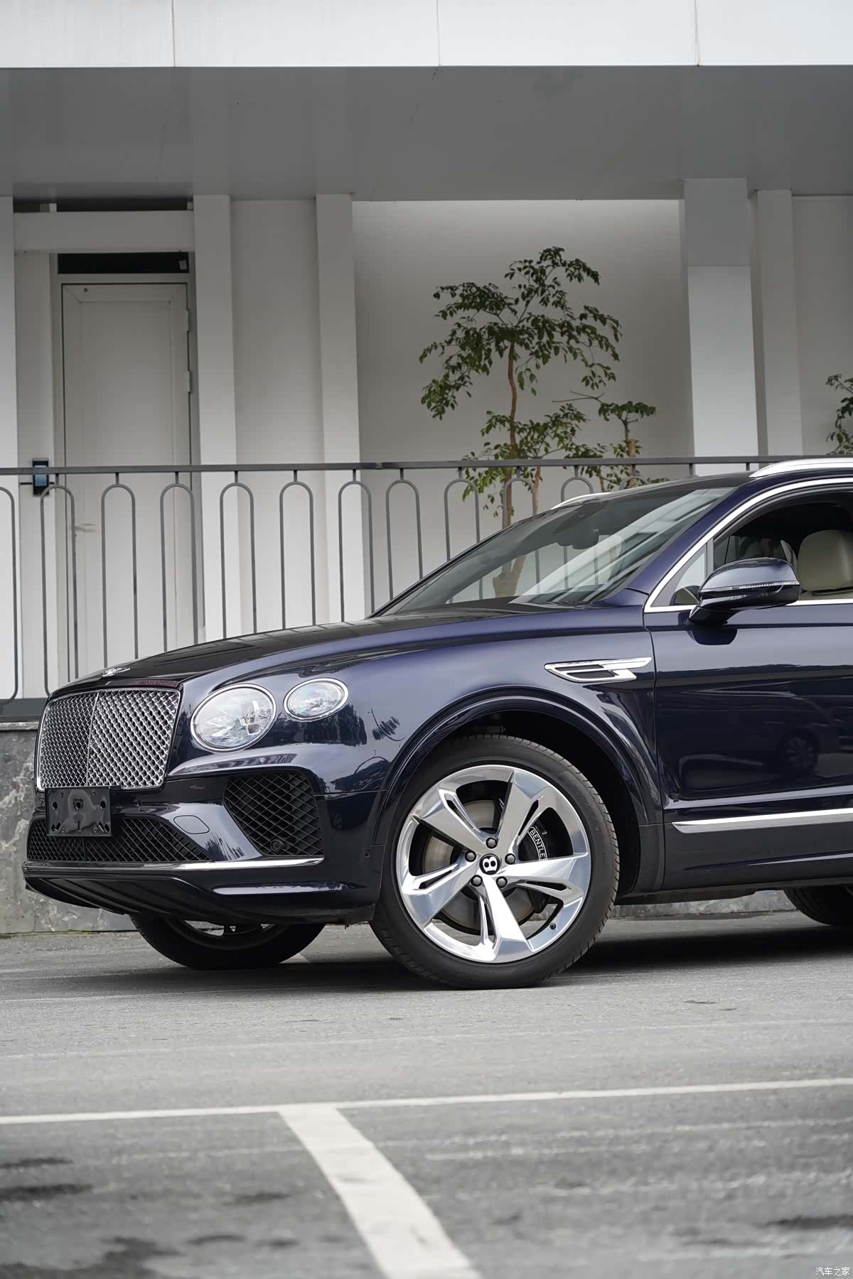 Bentley Bentayga, 2024 4