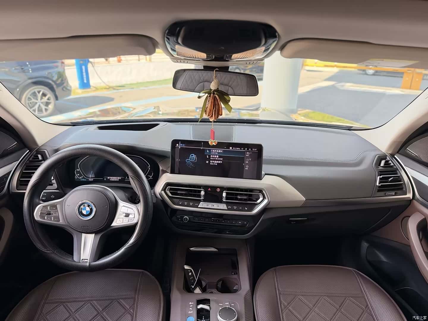 BMW iX3, 2025 10