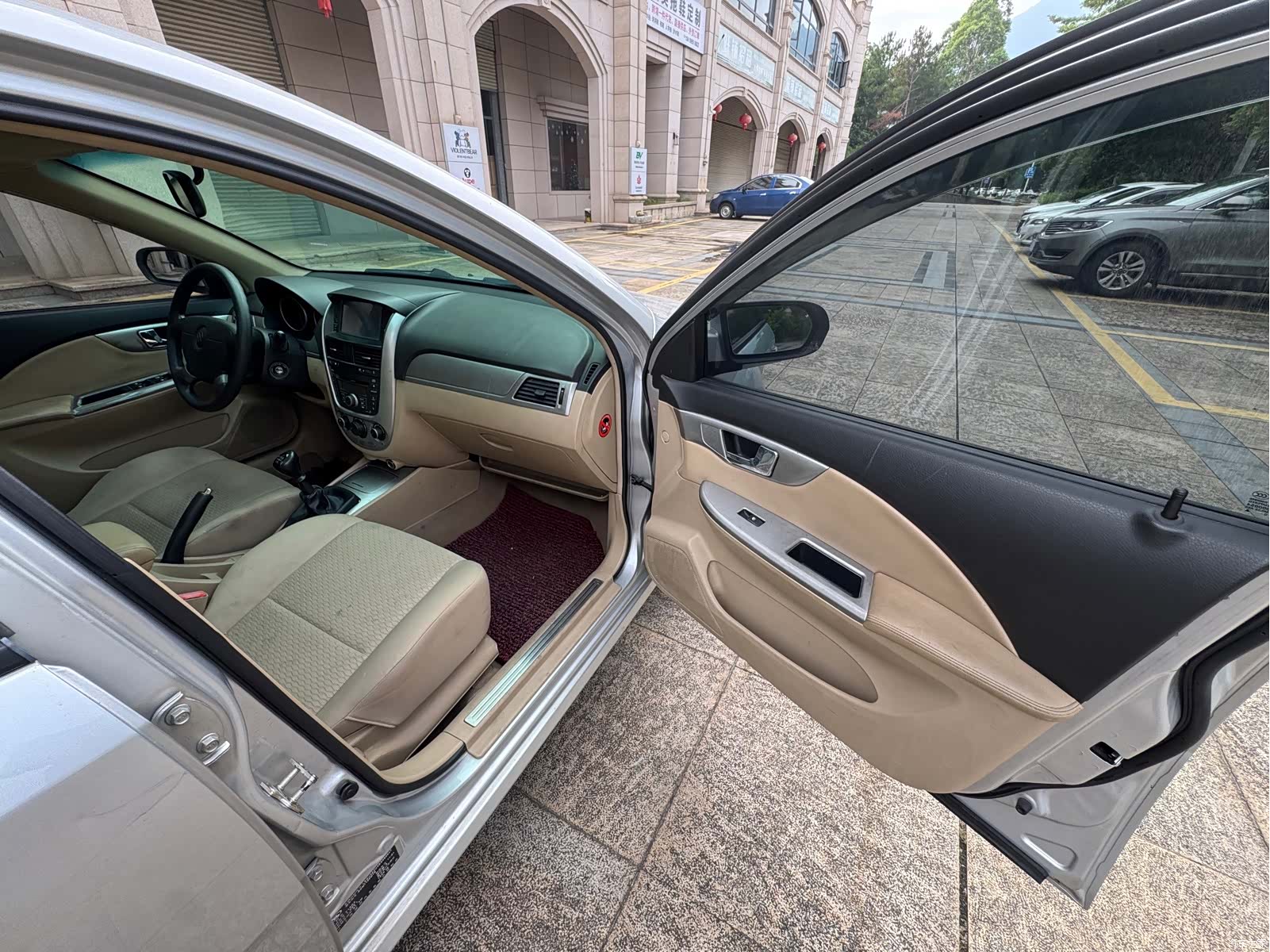 Buick 1.6LX-MT, 2011 13