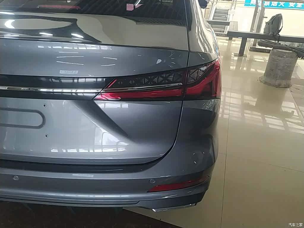 Roewe i5, 2025 8