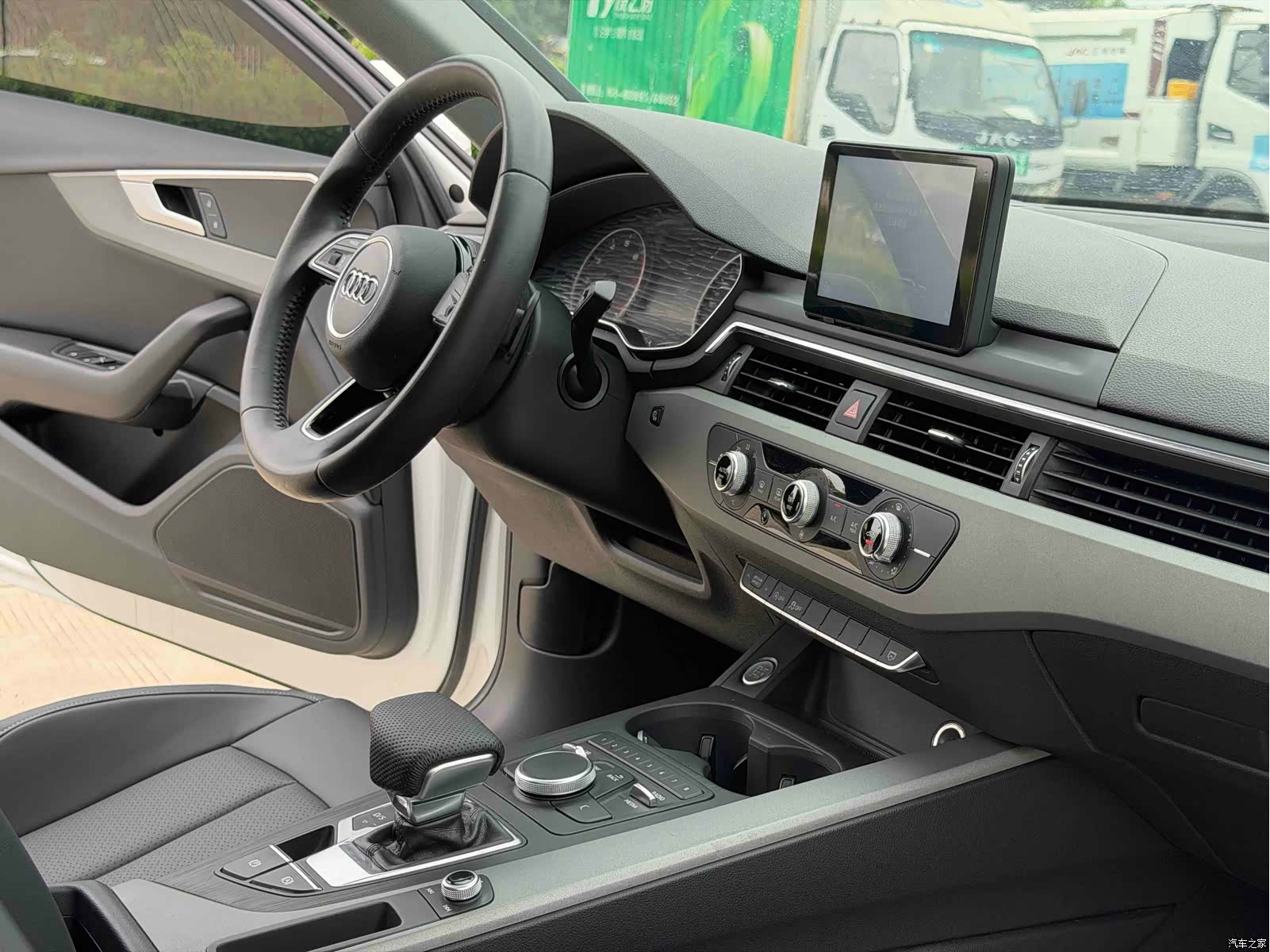 Audi A4L, 2017 12