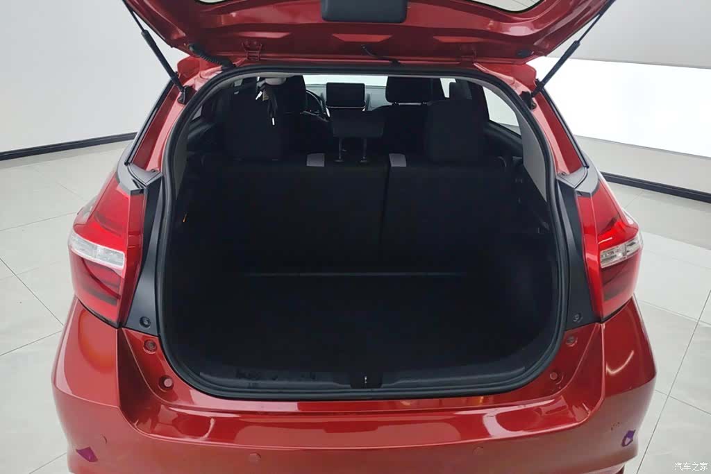Toyota YARiS L, 2020 4