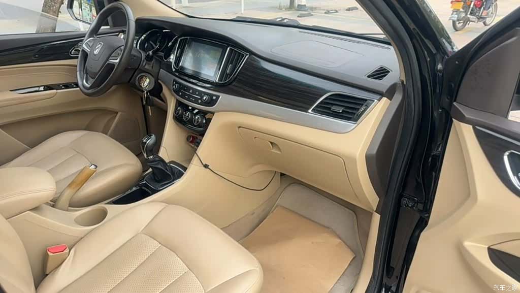 Wuling 730, 2017 7