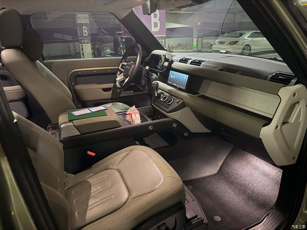 Land Rover Defender, 2021 4