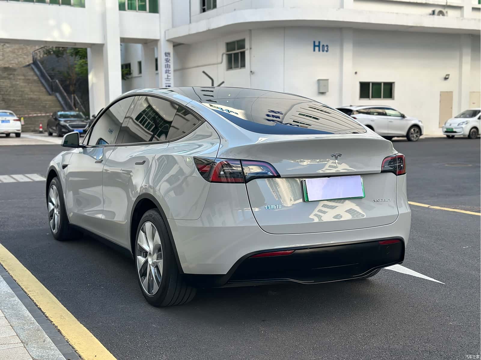Tesla Model Y, 2023 4
