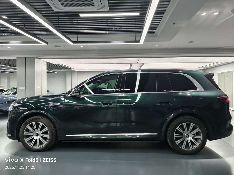 AITO Ask the world M8