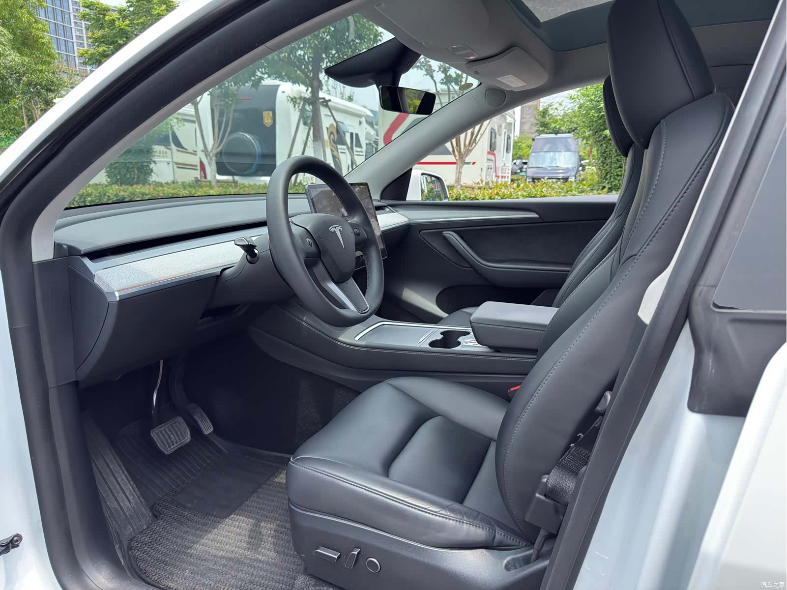 Tesla Model Y, 2024 9