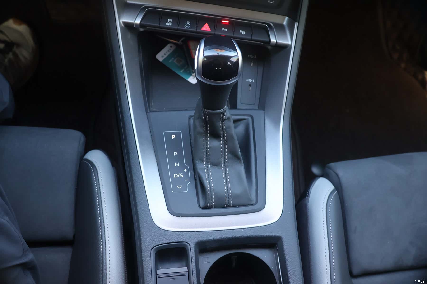Audi Q3, 2022 10