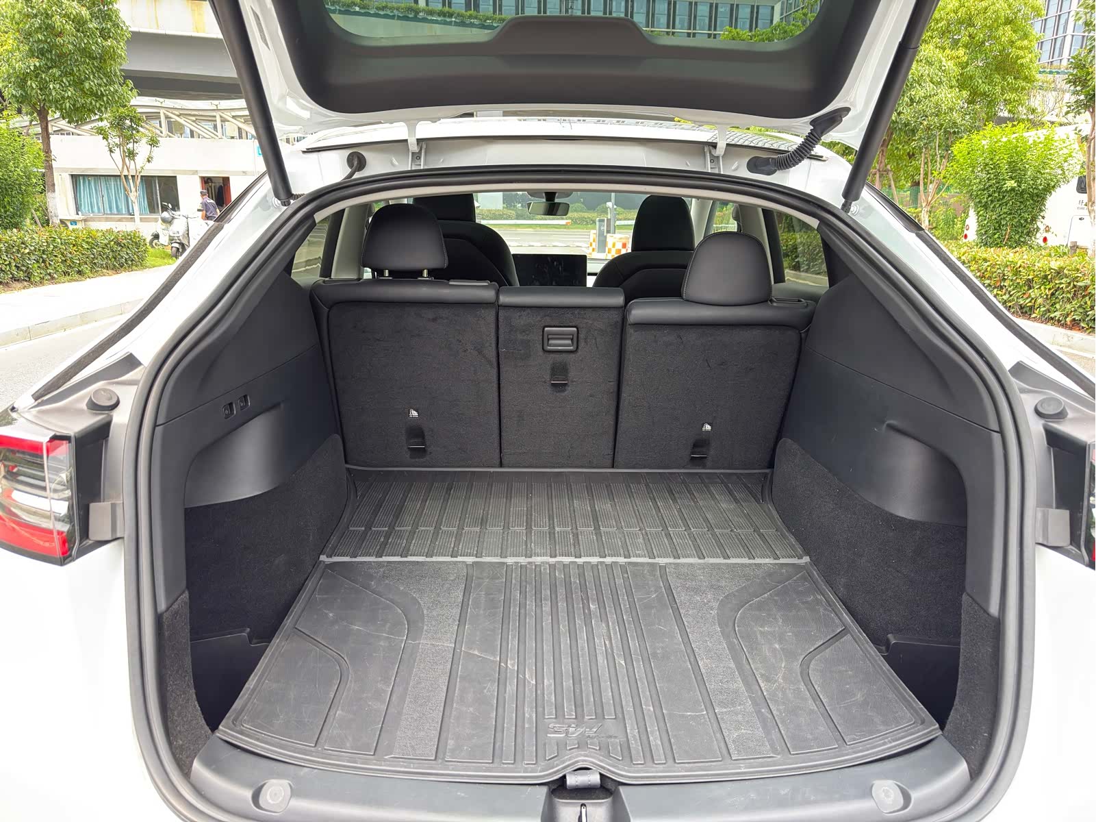 Tesla Model Y, 2024 8